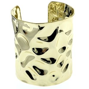 bebe hammered gold cuff bracelet NWOT bbb08nc